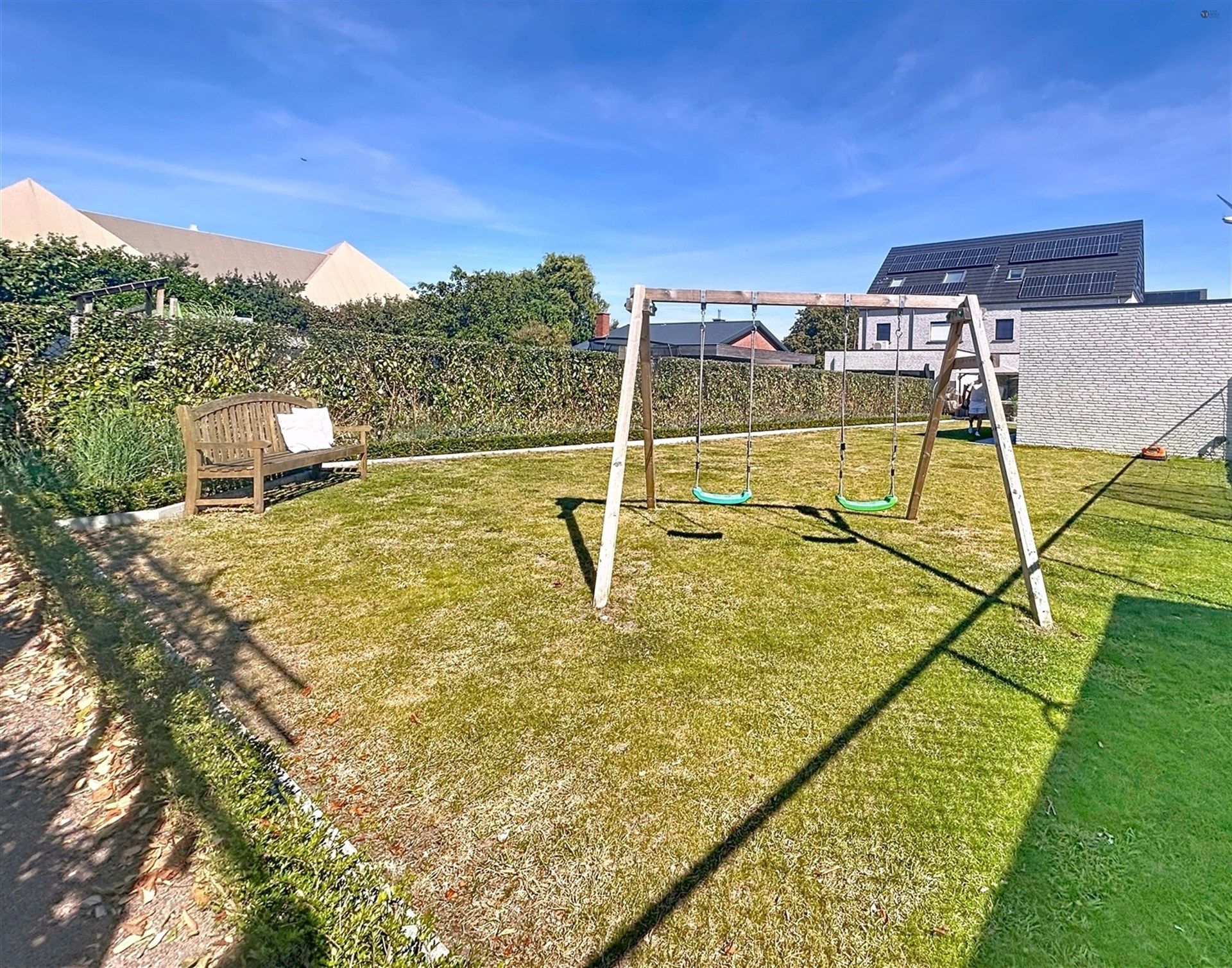 Half open bebouwing met 4 slaapkamers en ruime garage op perceel van 518m² foto 9