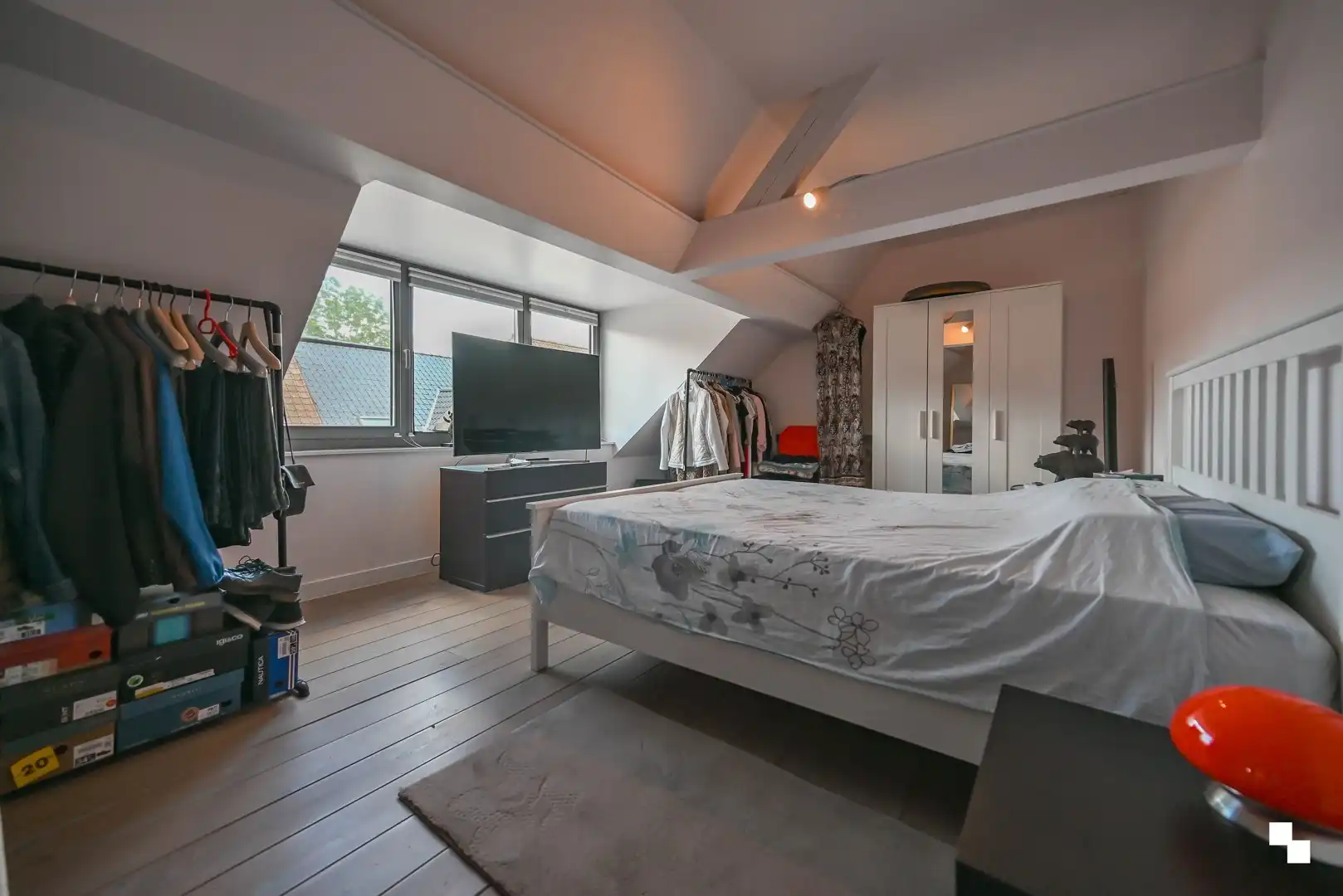 Ruime, volledig gerenoveerde woning met tuin nabij centrum Izegem foto 22