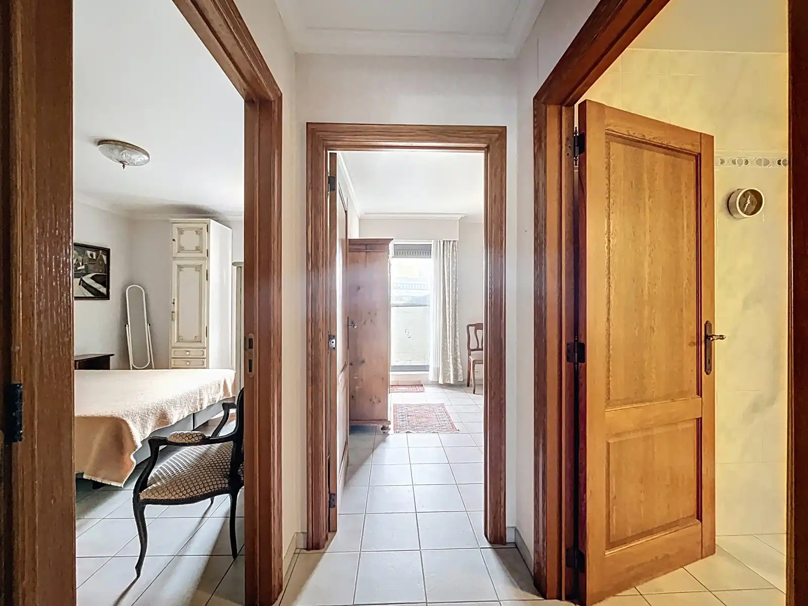 Lichtrijk én Ruim Appartement met 2 SLPK, Centrum Aalst! foto 10