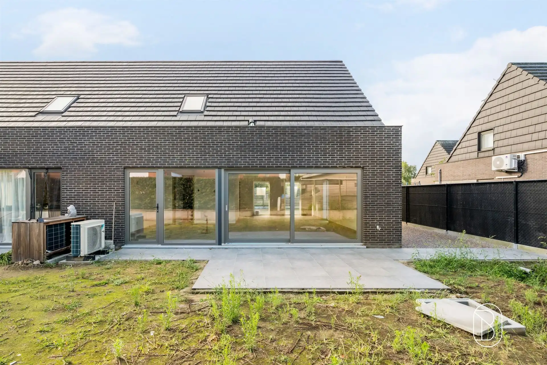 Energiezuinige nieuwbouw met 3 slk, oprit en zonnige tuin! foto 3
