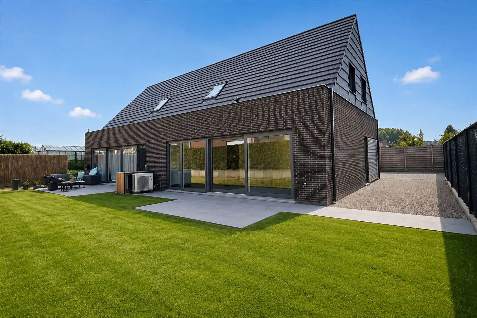 Energiezuinige nieuwbouw met 3 slk, oprit en zonnige tuin! foto 3