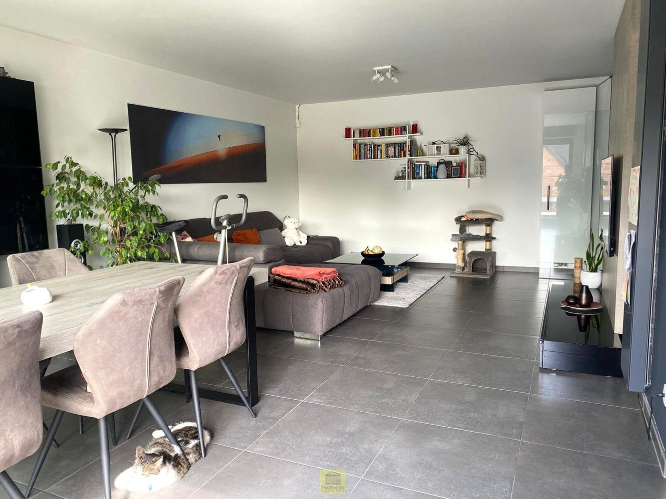 Modern en ruim appartement met groot aangenaam terras . foto 12
