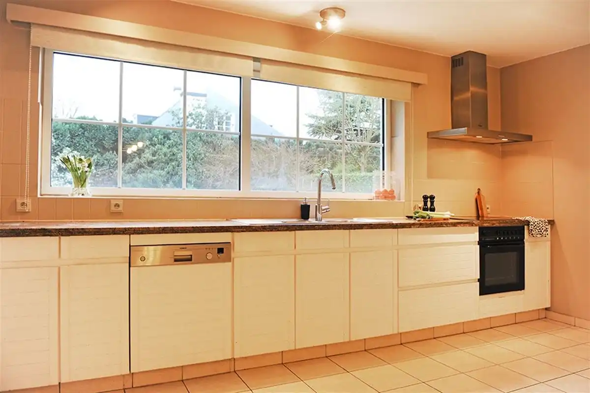 Op te frissen villa op toplocatie foto 13