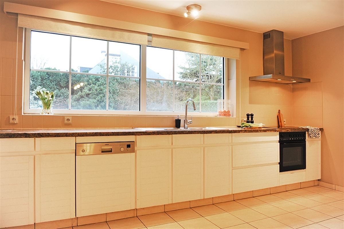 Op te frissen villa op toplocatie foto 13