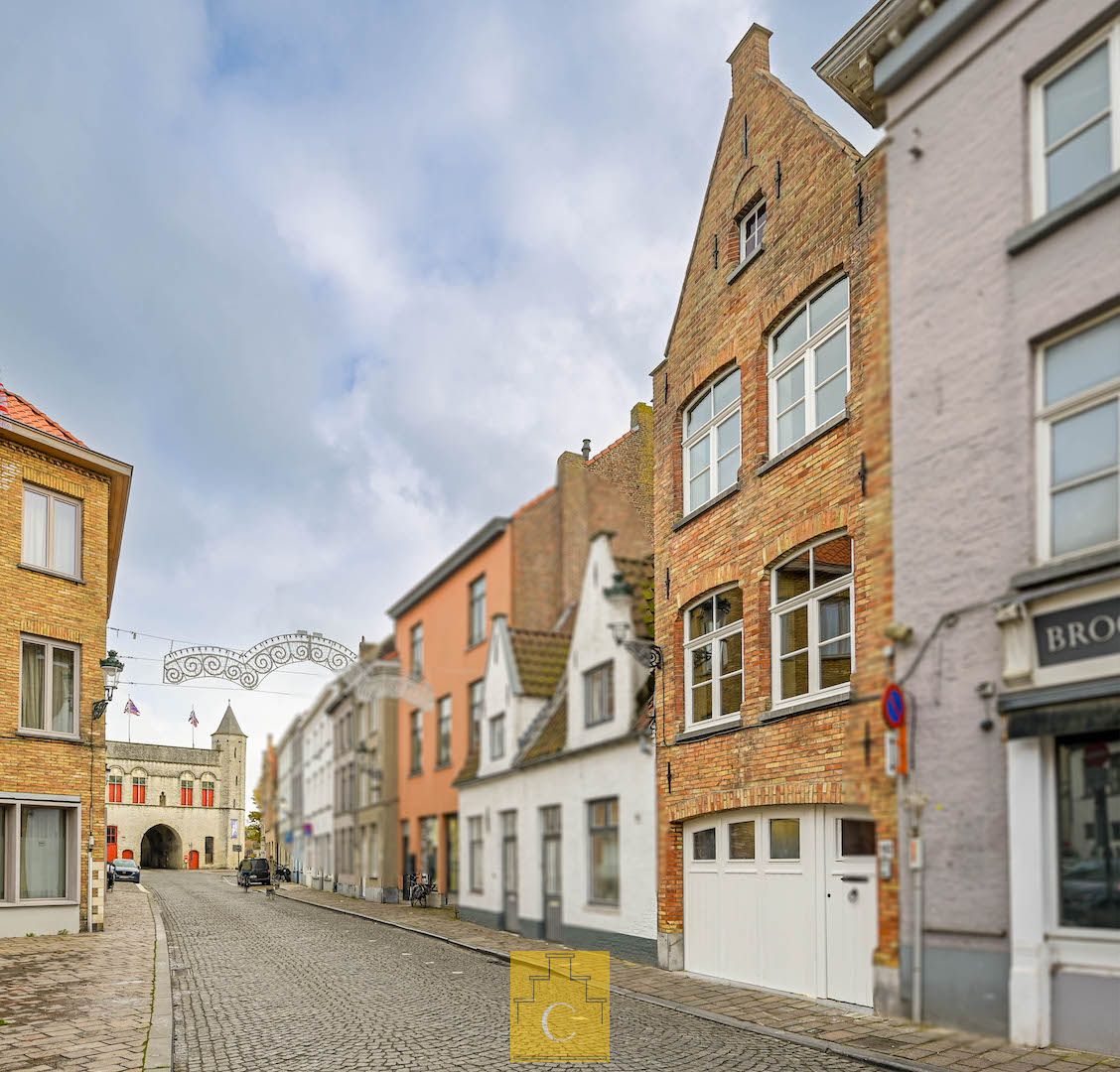 volledig gerenoveerde stadswoning met garage nabij Kruispoort foto 27