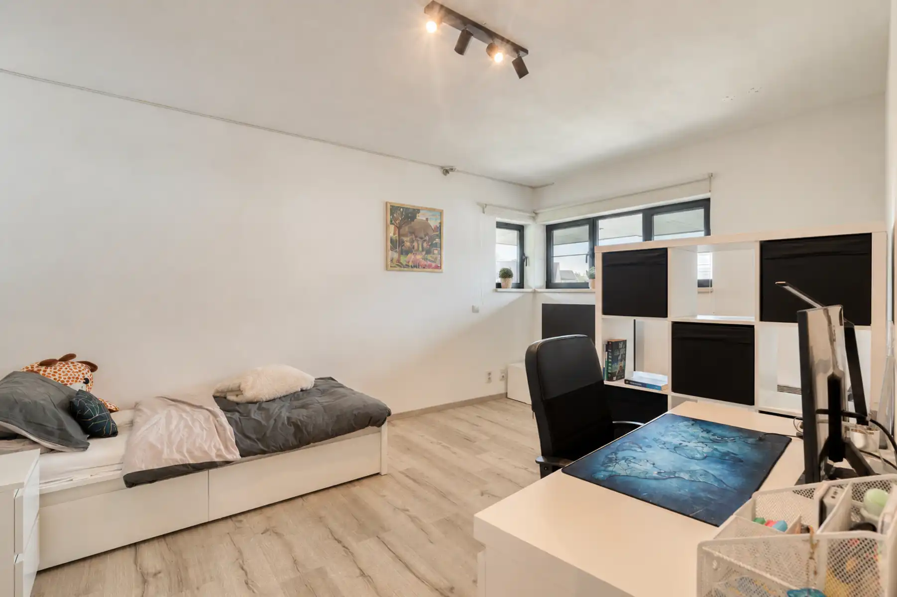 TE KOOP - Villa met 5 slaapkamers en 2 badkamers uit 2001 foto 15