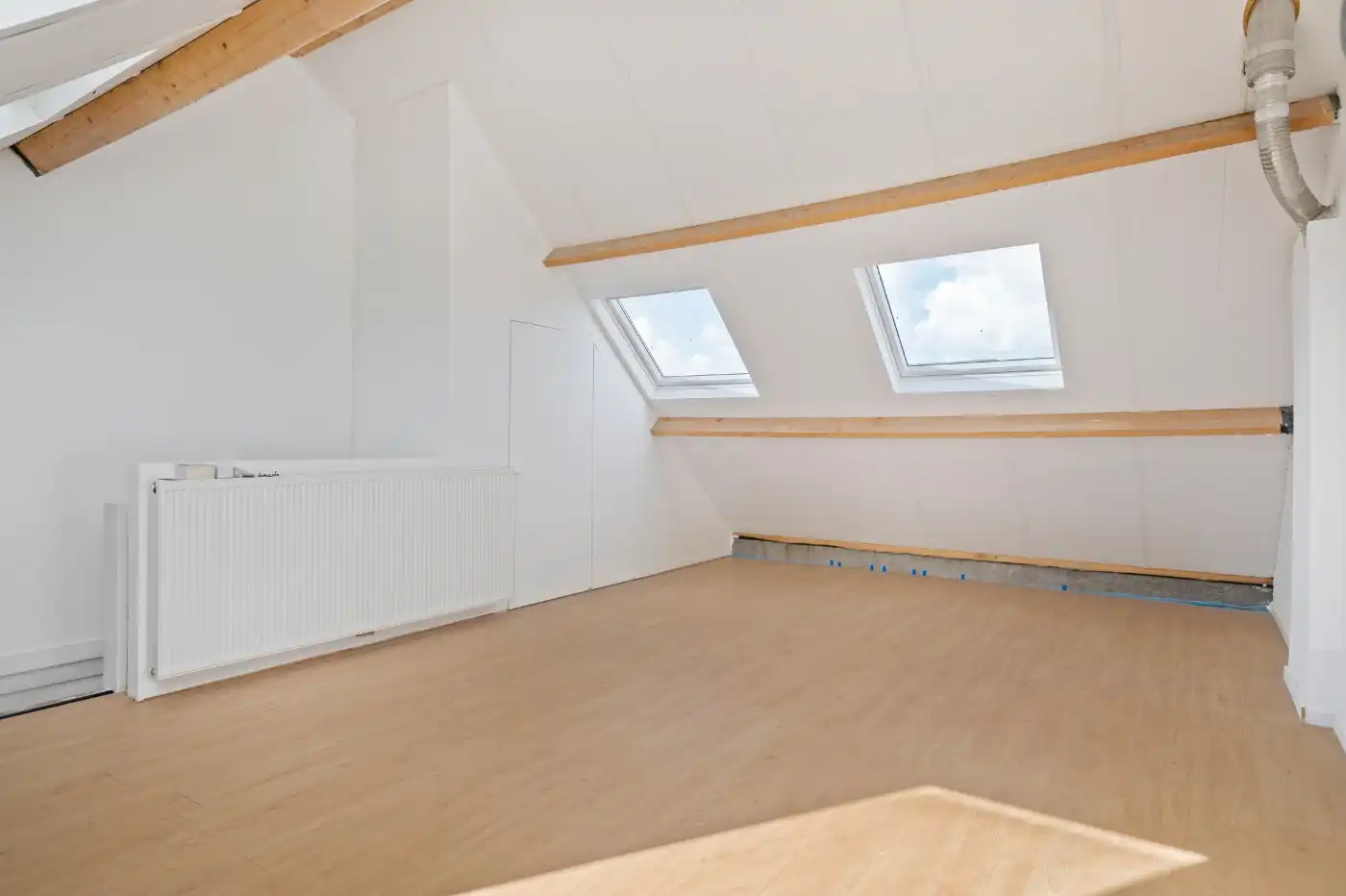 Deels gerenoveerde gezinswoning met 3 à 4 slpk. en tuin foto 17
