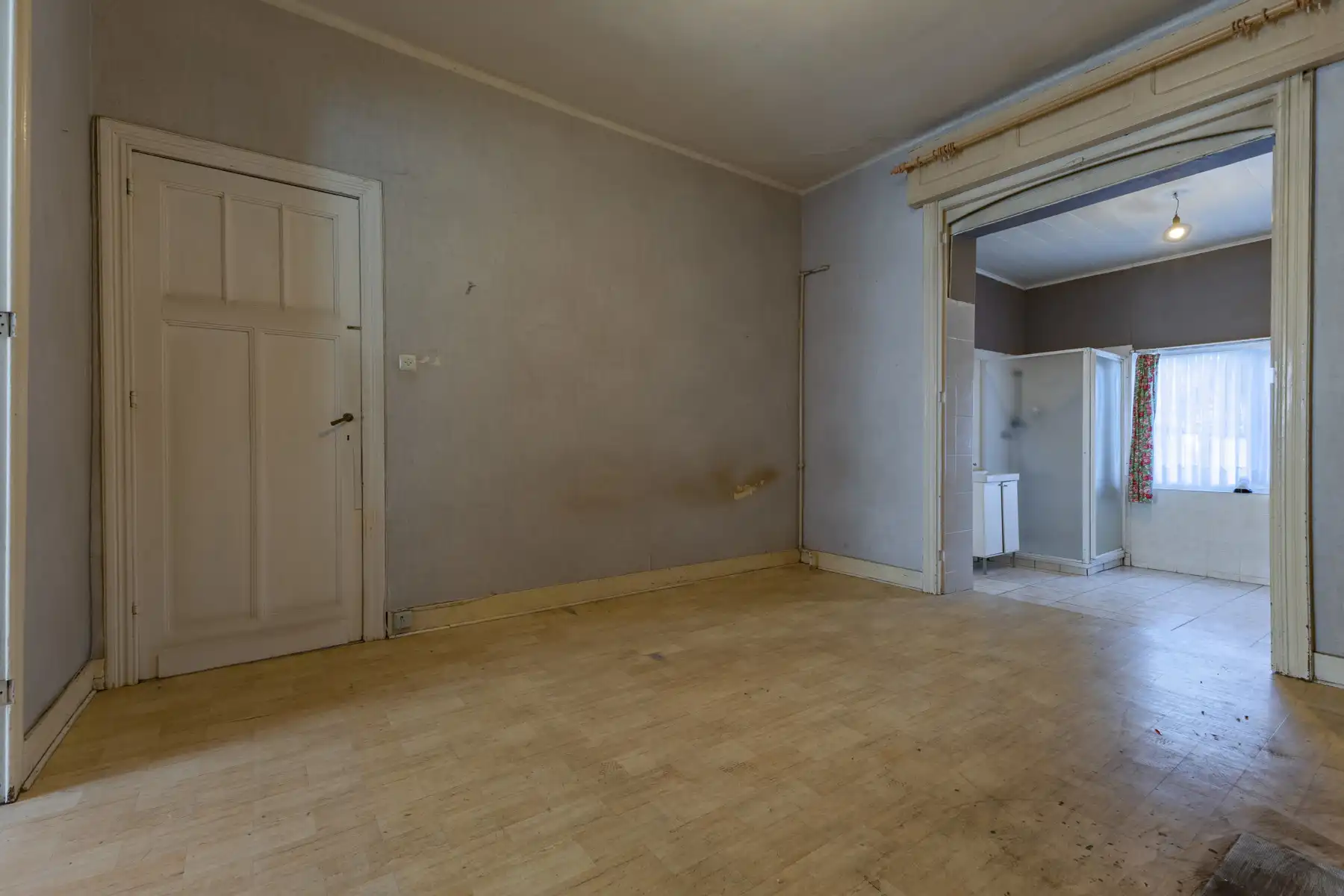 Gunstig gelegen te renoveren woning met tuin foto 10