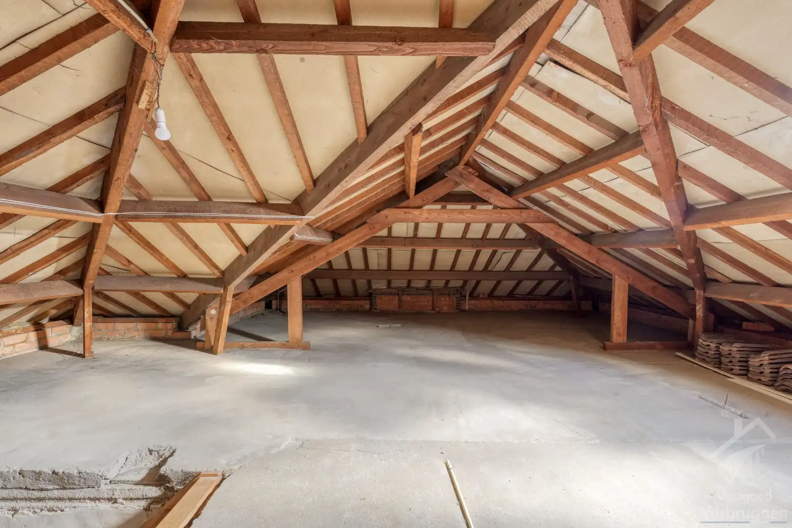 Ruime bungalow met 3 slaapkamers, bureau en dubbele garage foto 13