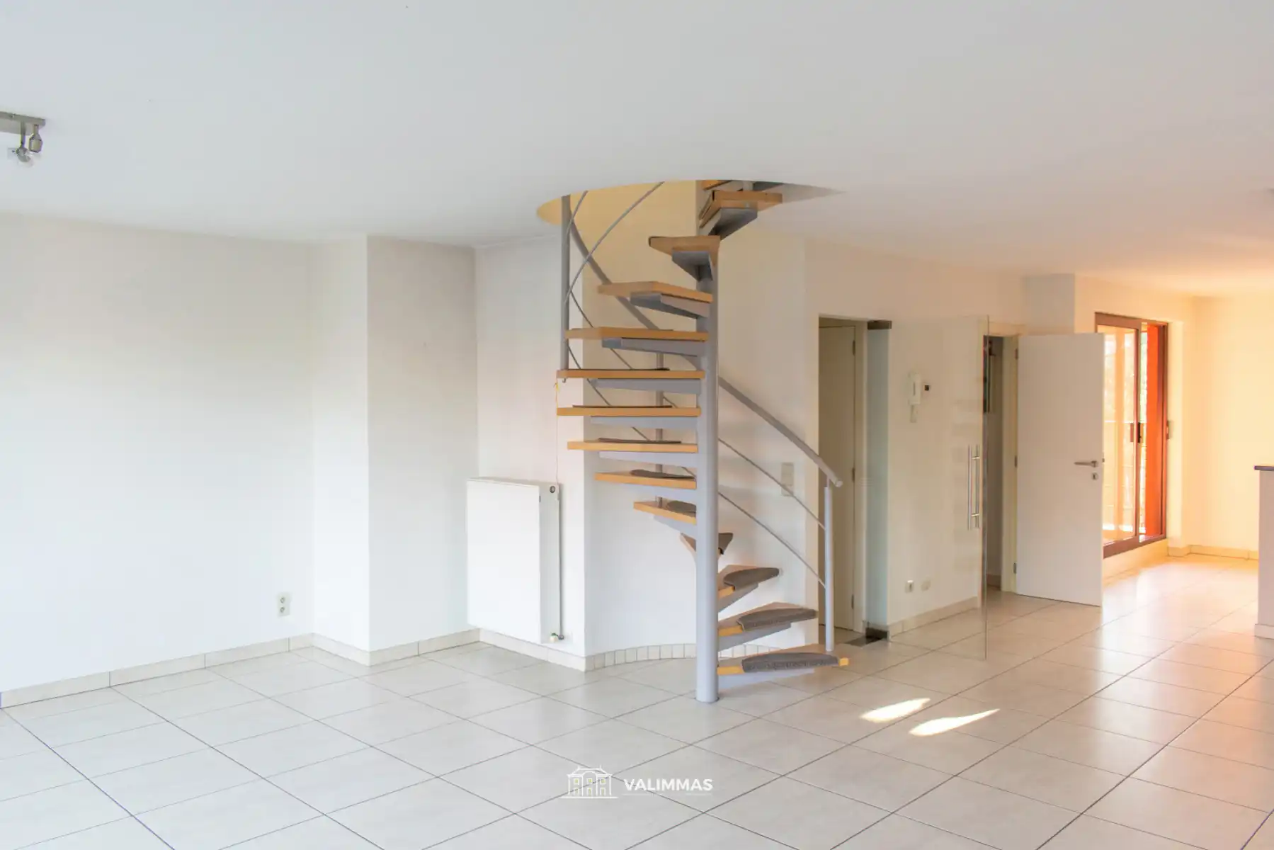 Ruim duplex-appartement met terras, grote kelder en zolder foto 4