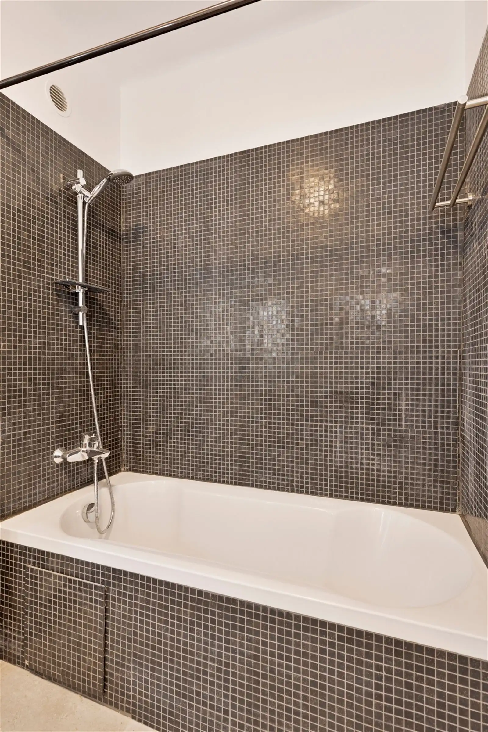 ELSDONK: Rustige, praktische woning met een uitgesproken familiaal karakter. foto 13