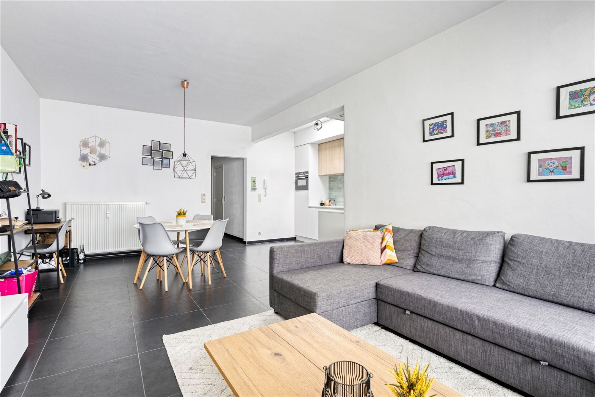 Instapklaar appartement met terras in centrum Antwerpen foto {{pictureIndex}}