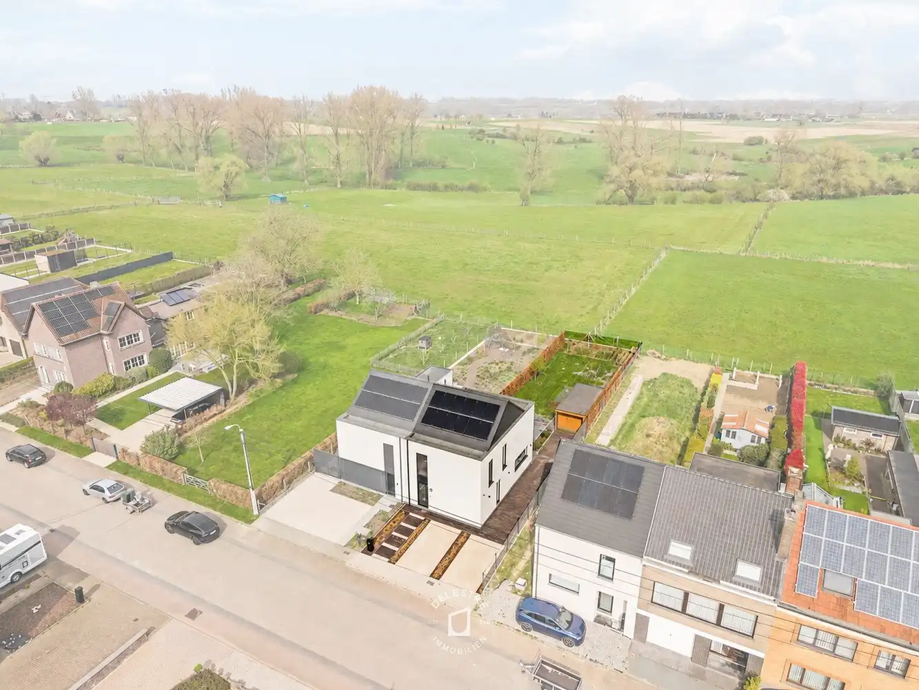 QUASI NIEUWBOUW ZONDER BTW MET ZICHT OP GROEN 4 SLPK. foto 2