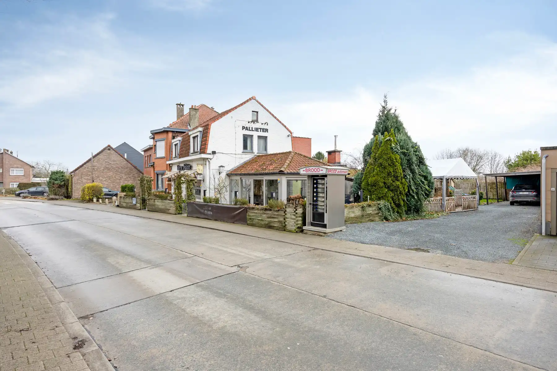 veelzijdig handelshuis met woonst en appartement foto 27