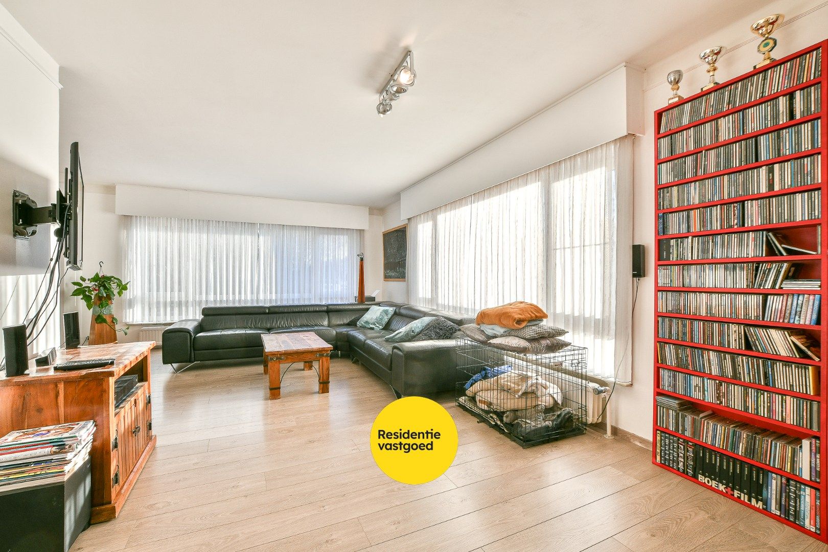 Charmante en gerenoveerde hoekwoning met 4 slaapkamers te Blankenberge! foto 5