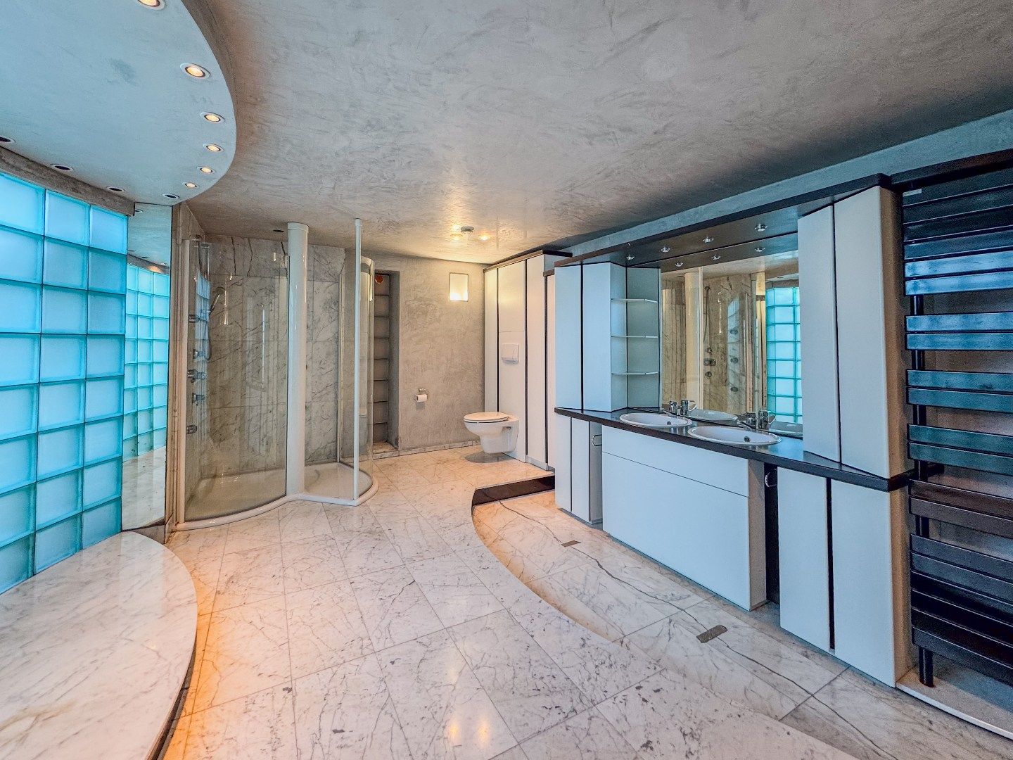 Ruime stadswoning met 3 slaapkamers een ruime terrassen. foto 8