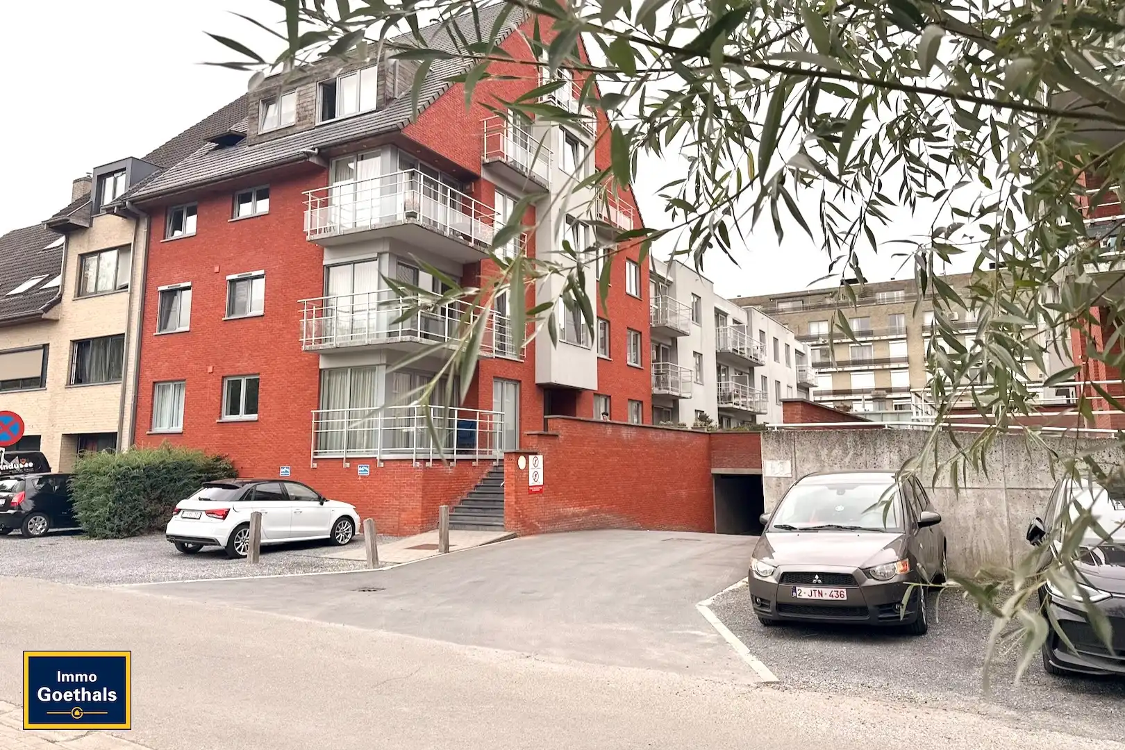 Appartement aan de markt met terras en garage. Rustig en groen zicht. foto 16