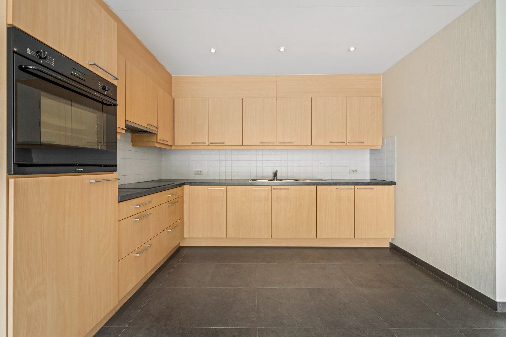 Ruim gelijkvloers appartement met groot terras en garage foto 6