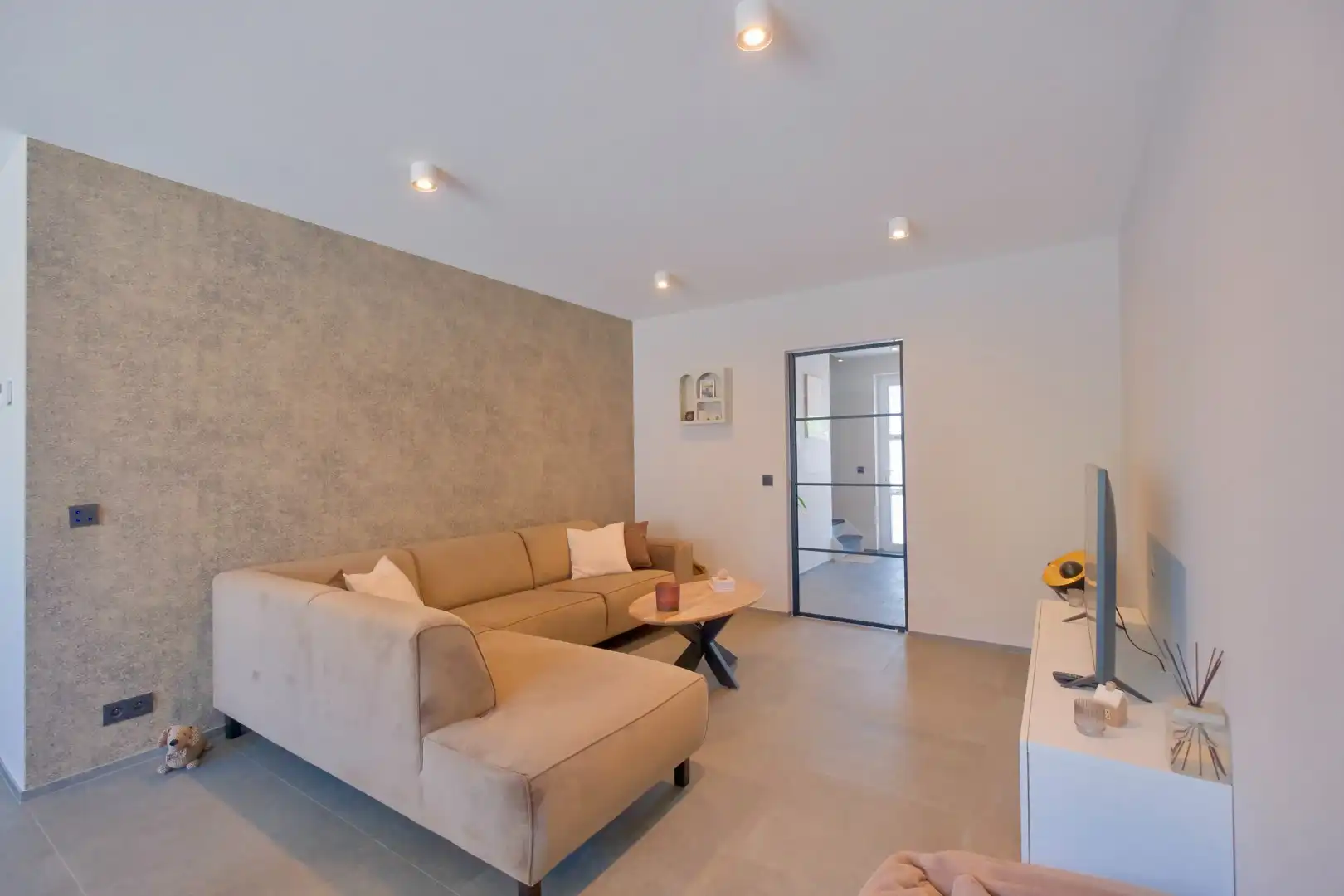 Lichtervelde - Prachtige recente woning met 3 slpks, garage en tuin foto 4