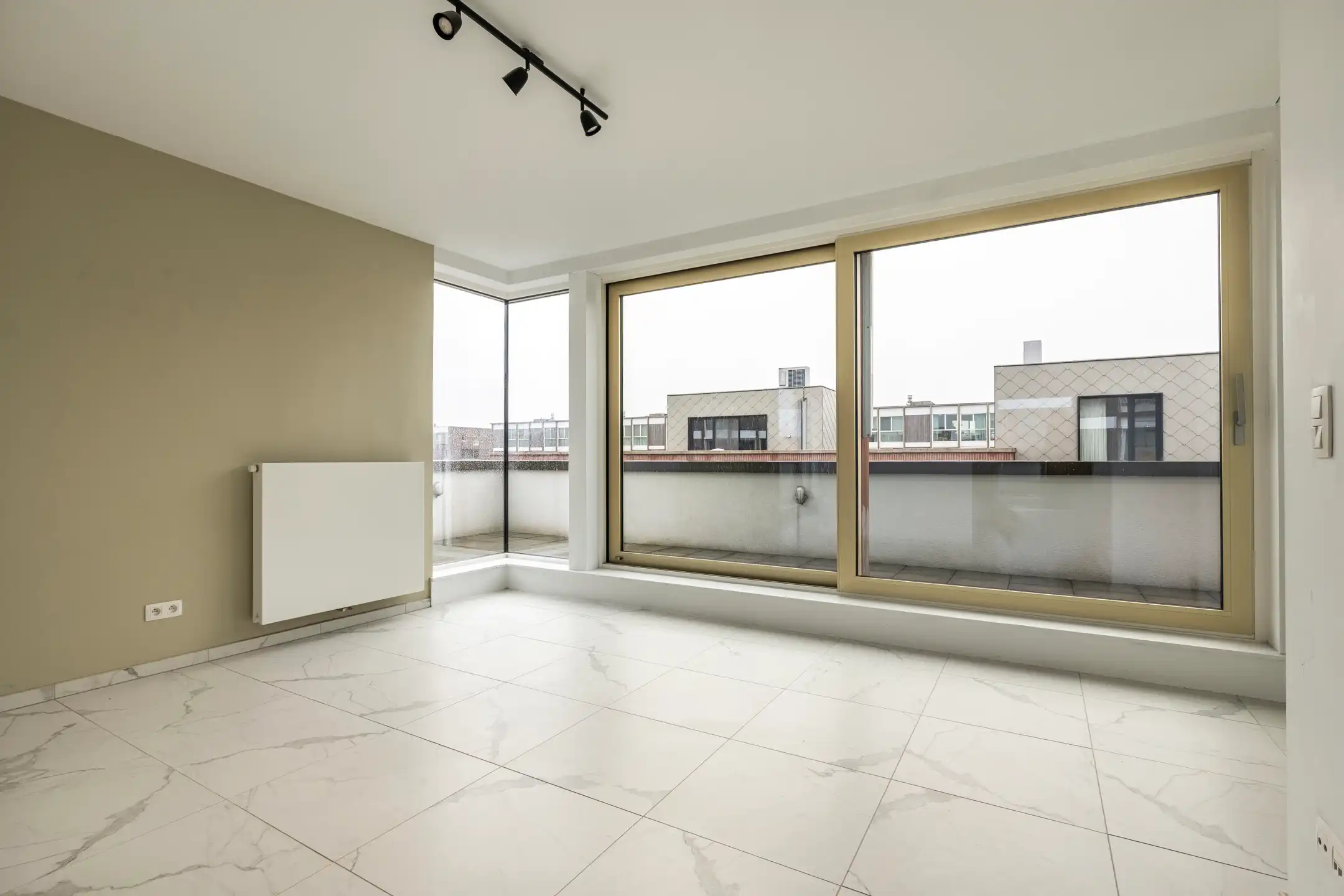 Fantastische duplex met 3 slaapkamers en ruim zonneterras foto 2