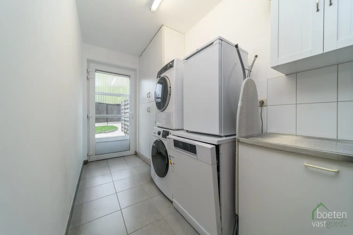 IZENBERGE: Recente rijwoning met alle comfort, 3 slaapkamers, gezellig tuintje en garage op 151m² grondopp. (verhuurd) foto 9