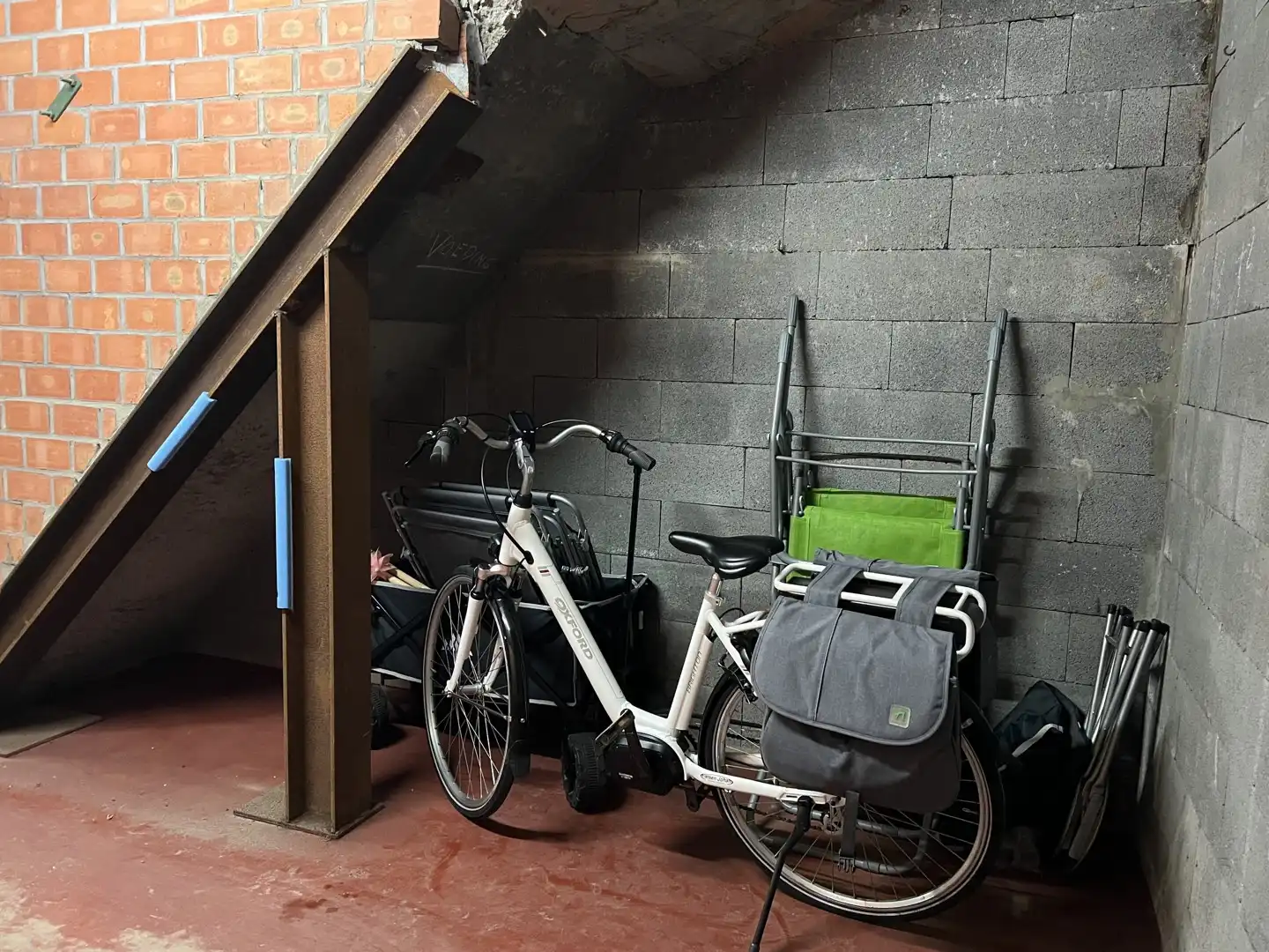 Centraal gelegen garagebox foto 5