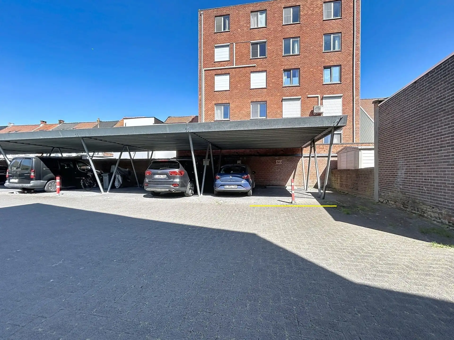 Recente energiezuinige gezinswoning met 3 slaapkamers, tuin en carport . foto 18
