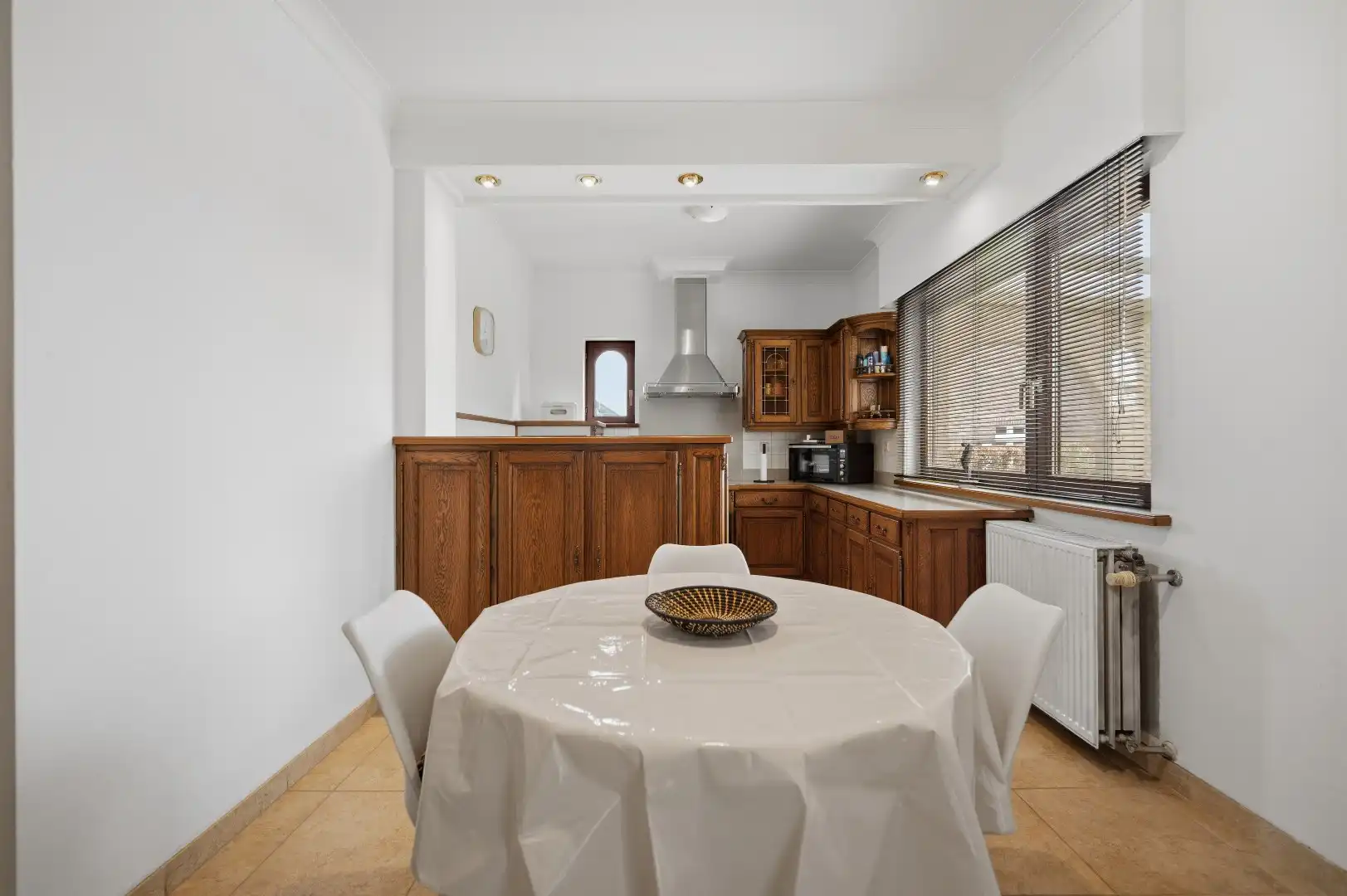 Instapklare, stijlvolle afgewerkte woning met 3 slpks foto 21