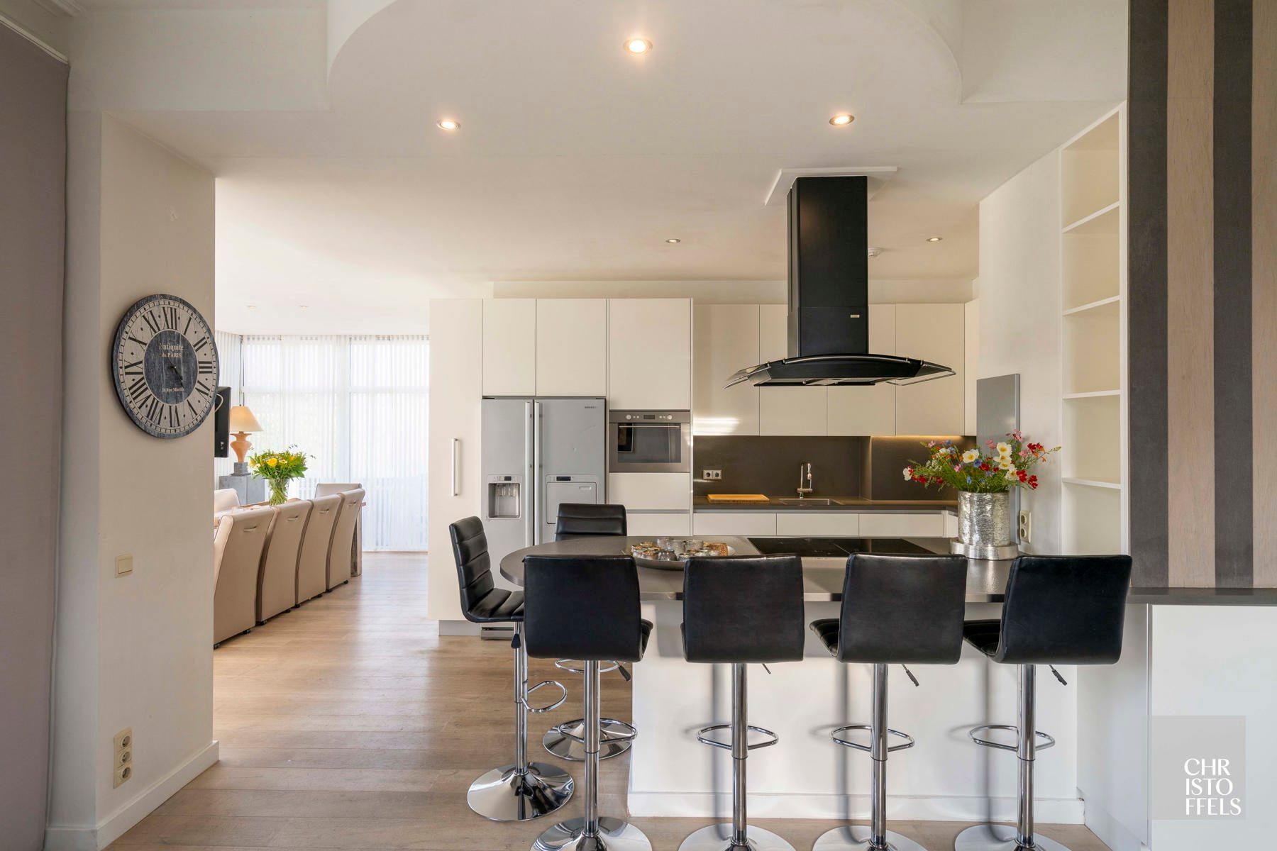 Tijdloze elegante villa met praktijkruimte (422 m²) op perceel van 1.672 m² foto 17