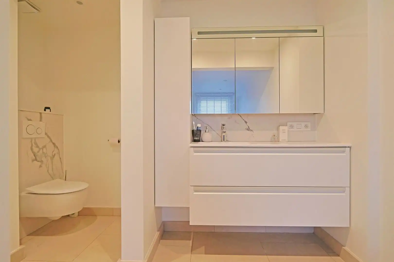 Instapklaar drie-slaapkamer appartement in het centrum foto 18