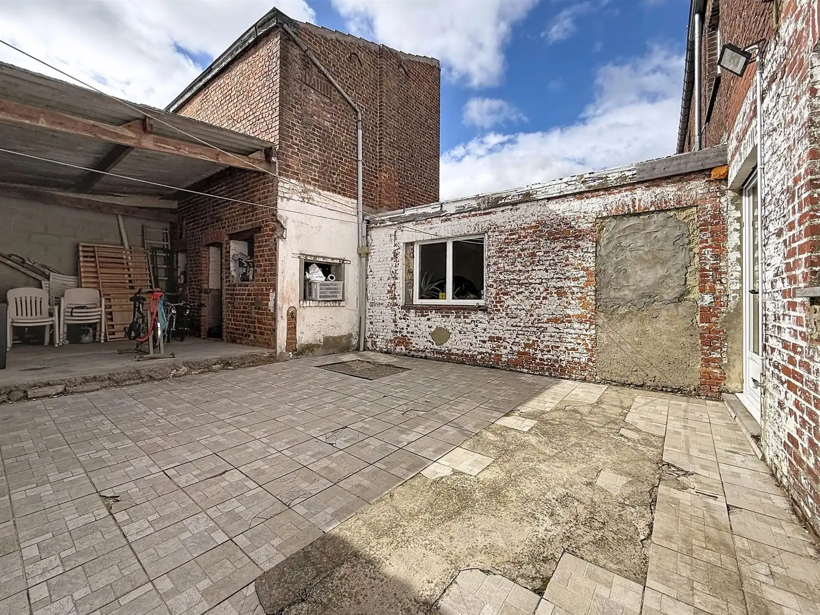 Op te frissen woning met garage, binnenkoer, 3 slpks foto 3