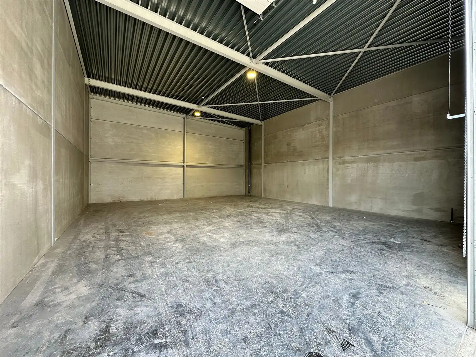 Nieuwbouw magazijn te huur 180 m² te Sint-Gillis-bij-Dendermonde (Unit 9). foto 3