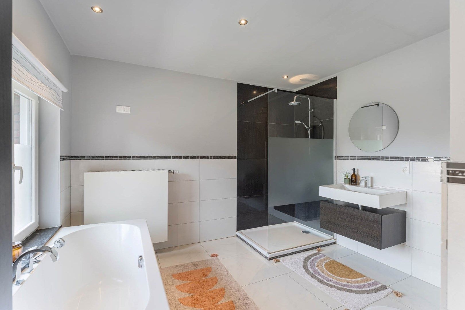 Stijlvol gerenoveerde gezinswoning op een perceel van 5a65ca te Geistingen, een gehucht van Kinrooi!  foto 28