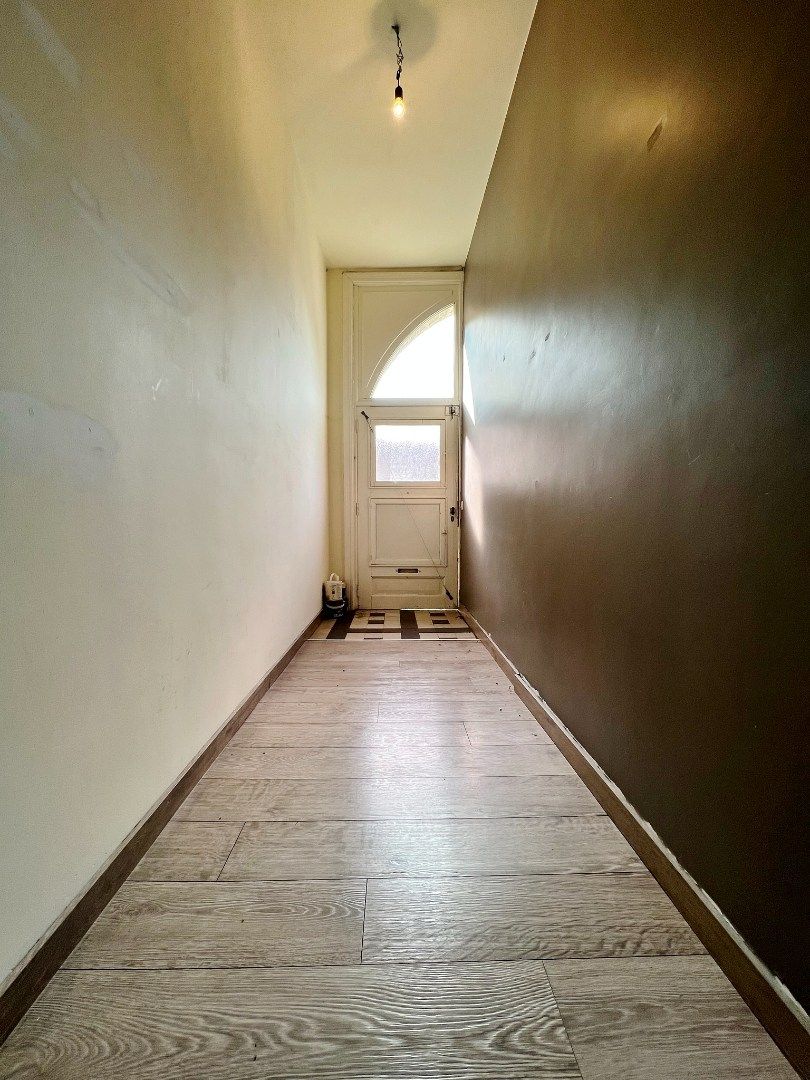 Rijwoning met 4 slaapkamers en koer  foto 2