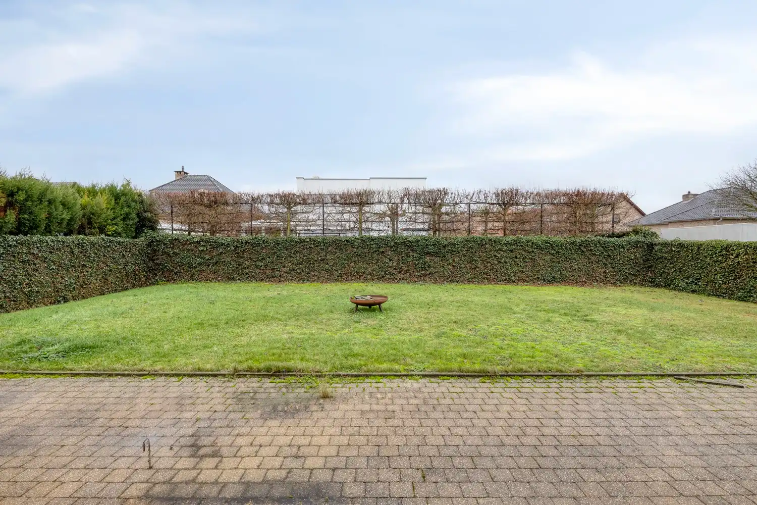 Ruime, vrijstaande woning te koop nabij het centrum van Lanaken. foto 30