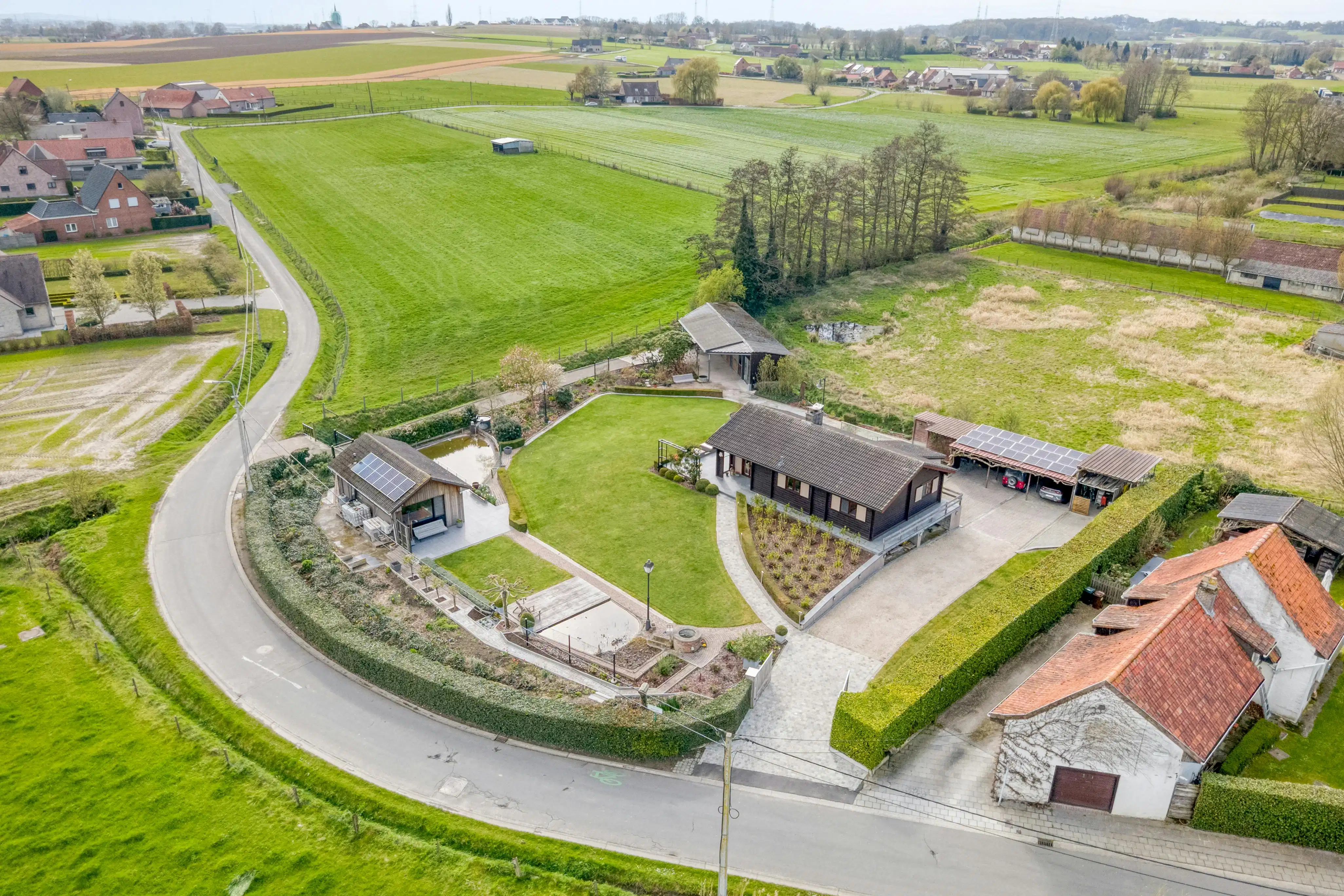 Hoofdfoto van de publicatie: Chalet op prachtige ligging (2567m²) te Anzegem