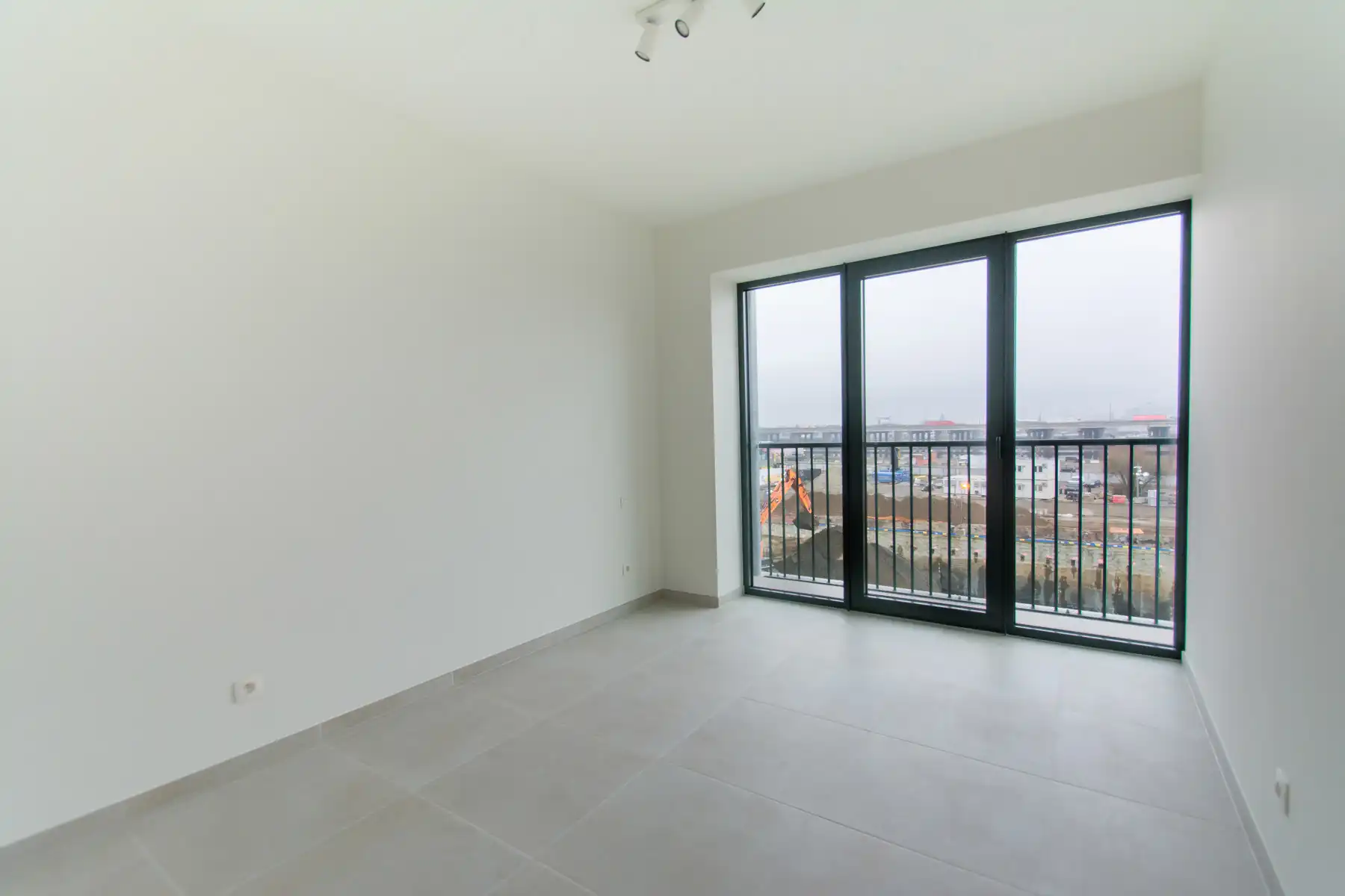 Modern en lichtrijk  2-slaapkamerappartement met terras foto 5