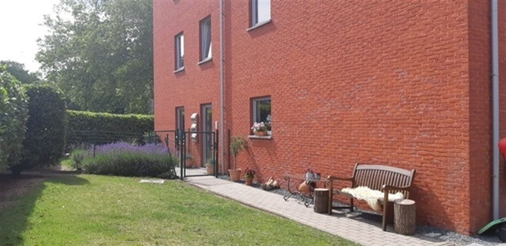 Stijlvol appartement met 2 slaapkamers en grote tuin! foto 14