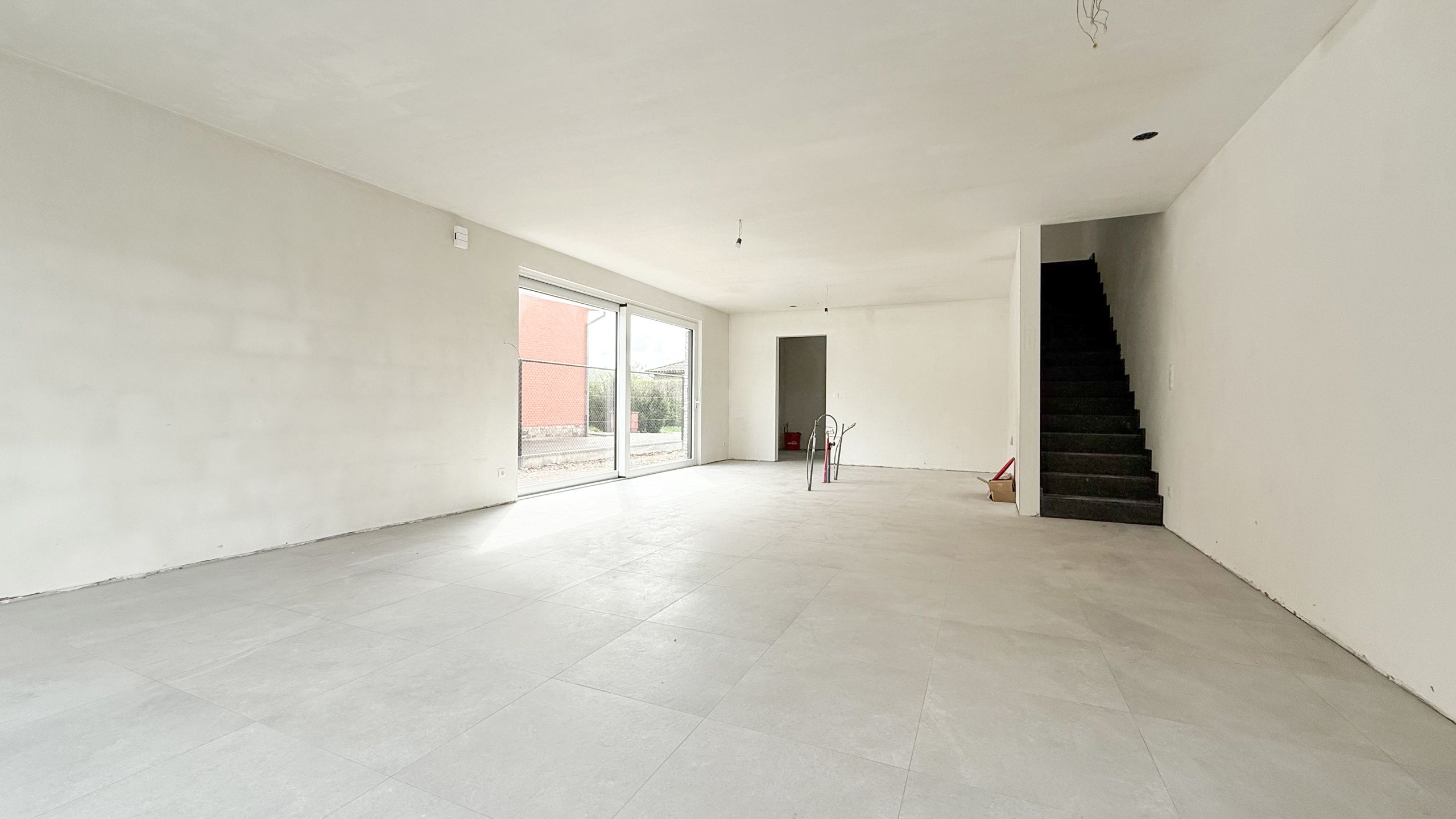 Nieuwbouwwoning (casco+) met 3 slpkms, terras en ruime tuin! foto 8