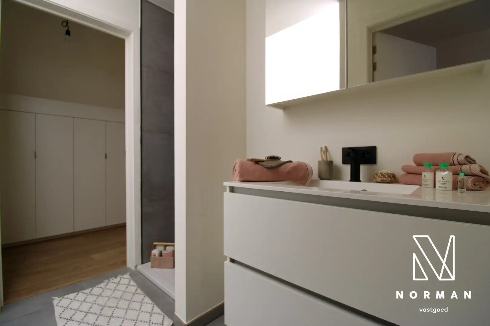 Nieuwbouwwoning met drie ruime slaapkamers! foto 18