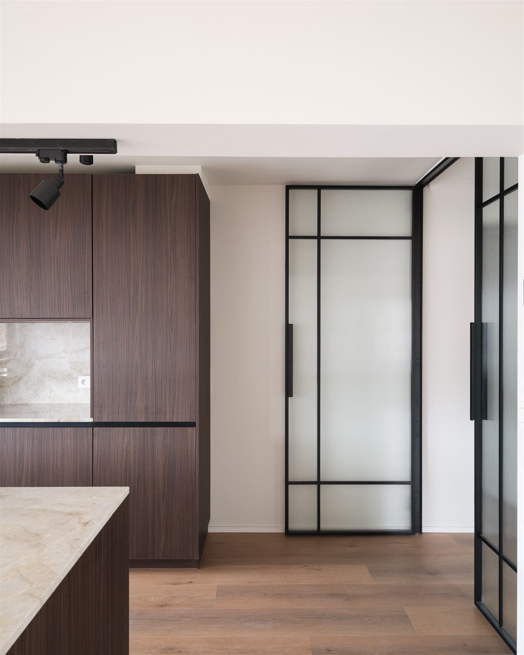 Volledig gerenoveerd appartement met hoogwaardige afwerking op topligging in Gent. foto 3
