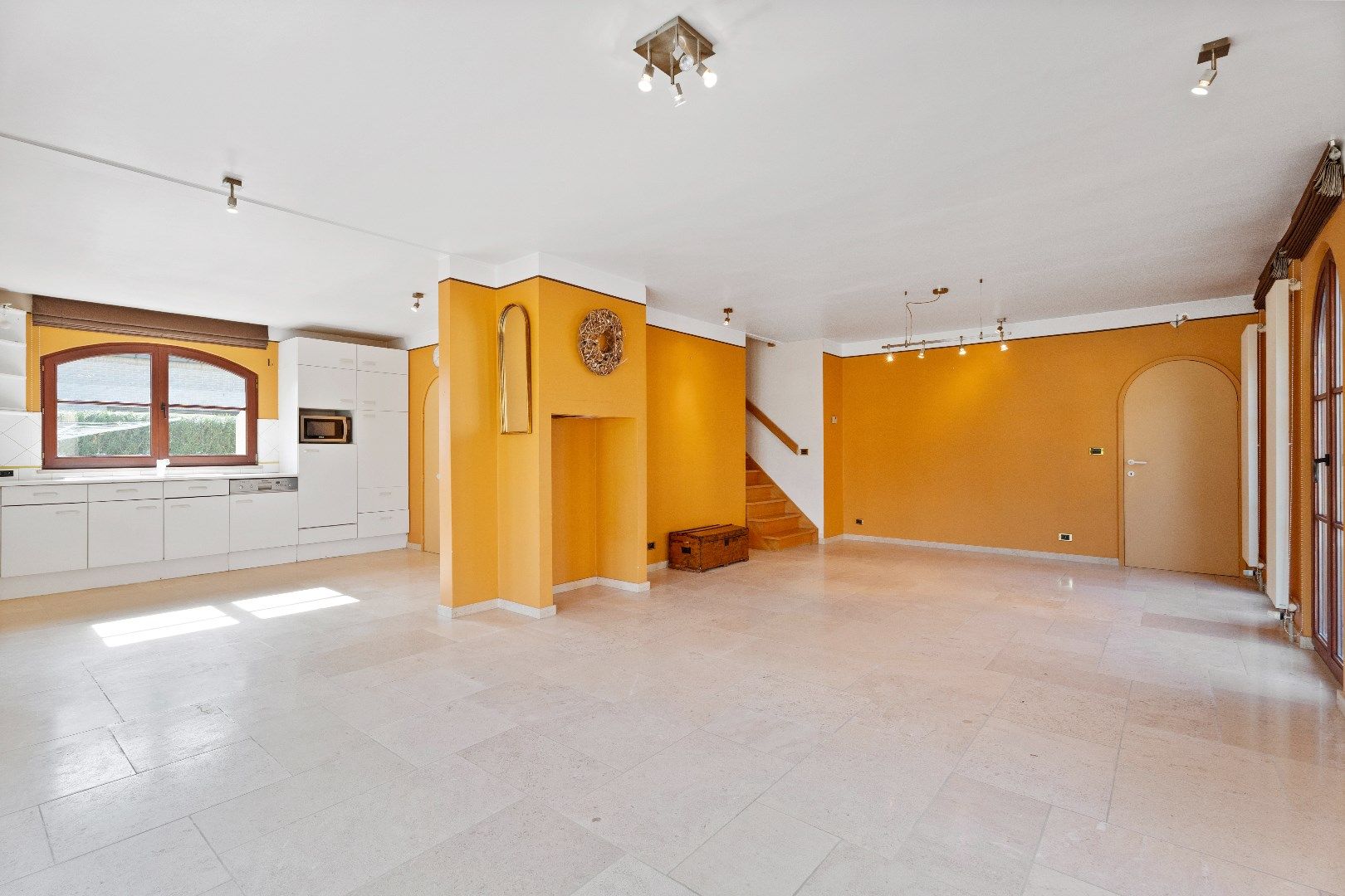 RUSTIG GELEGEN ALLEENSTAANDE VILLA MET 4 SLPKS OP 922 m² foto 7