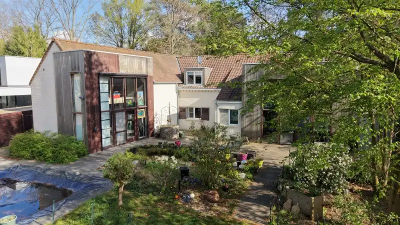 Landhuis van 269m² op 15 are met praktijkruimte/kantoor of kangoeroewoning foto 26