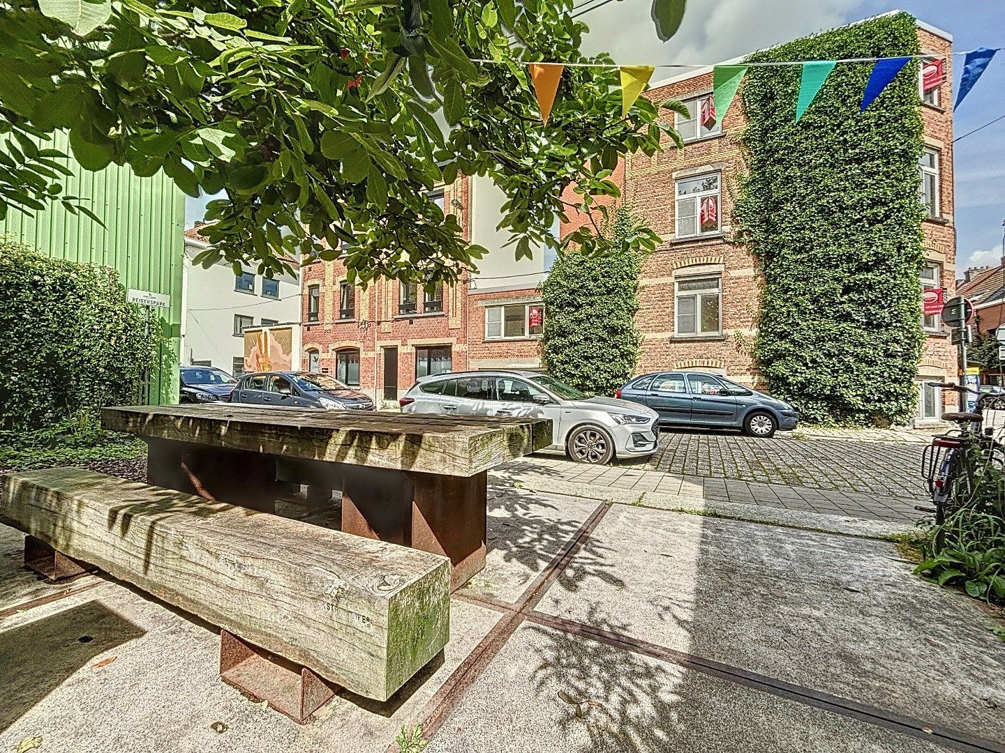 Hoofdfoto van de publicatie: Ruime woning met garage vlakbij het St. Pietersstation