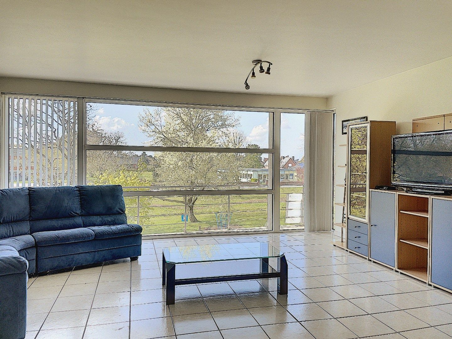 Verrassend groot appartement met zicht op het mooie E. Dermautpark.  foto {{pictureIndex}}