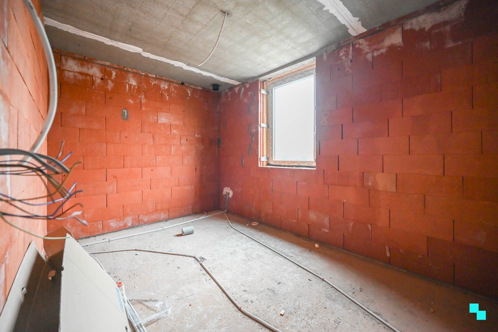 Halfopen nieuwbouwwoning met landelijke verzichten foto 11