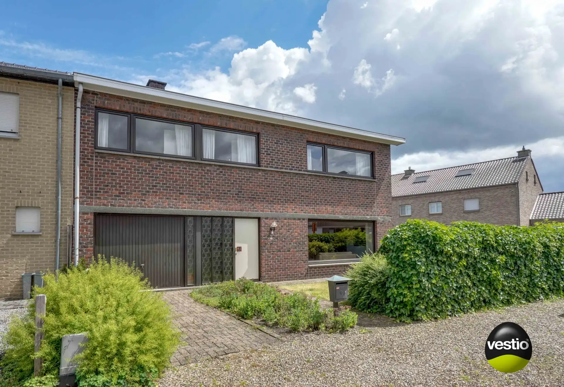 Hoofdfoto van de publicatie: RUIME WONING MET 4 SLAAPKAMERS TE EISDEN