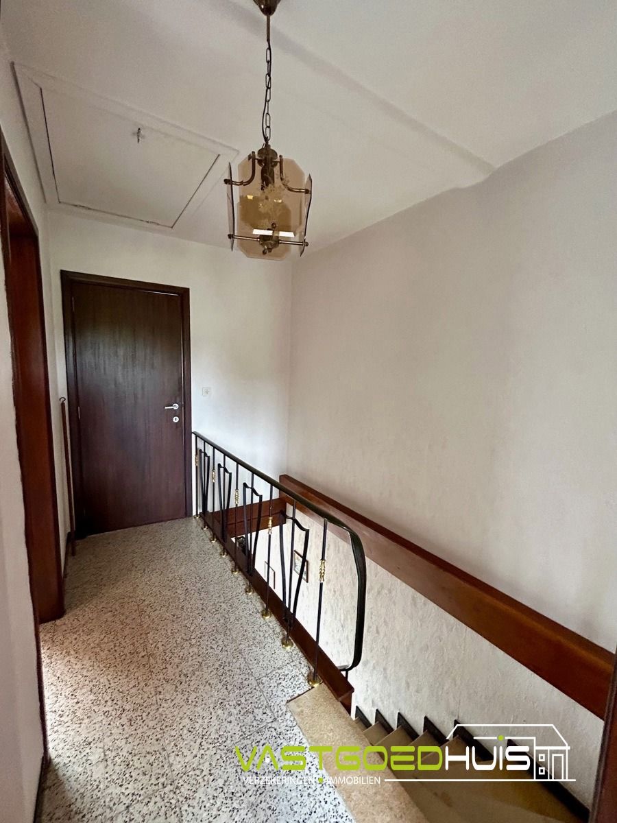 Karaktervolle, te renoveren 3-gevelwoning met tuin foto 14