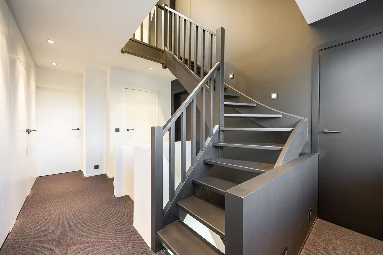 Stijlvolle villa met moderne uitbouw en zuidwest tuin. foto 15