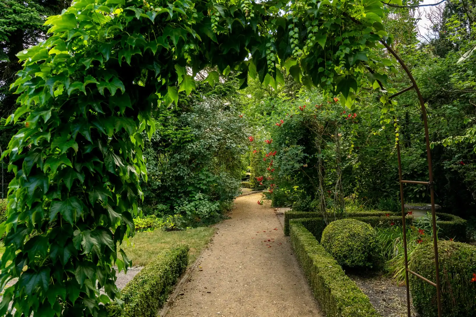 Riante karaktervolle villa met parktuin op ruim 1 hectare foto 25